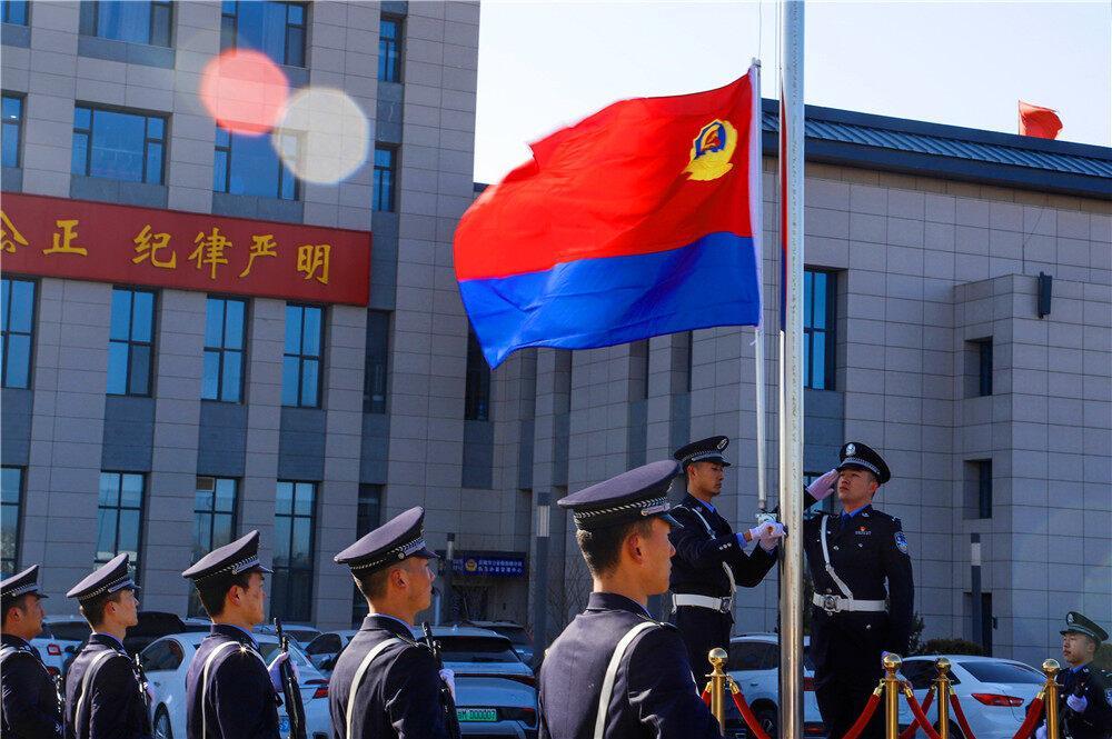 【攝影報道】慶陽市公安局西峰分局舉行升警旗儀式，慶祝第四個中國人民警察節