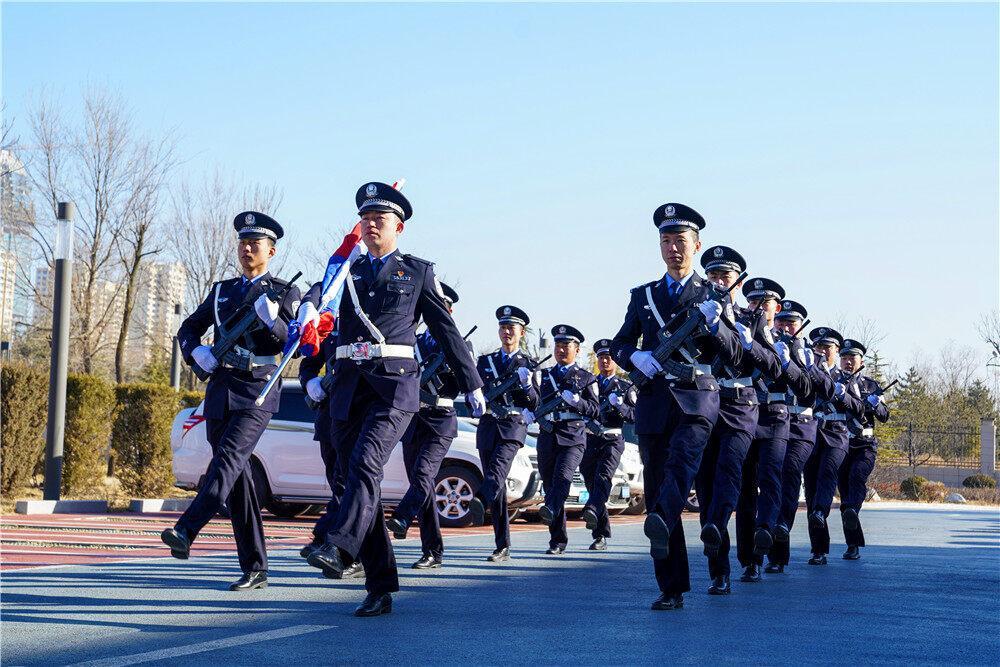 【攝影報道】慶陽市公安局西峰分局舉行升警旗儀式，慶祝第四個中國人民警察節